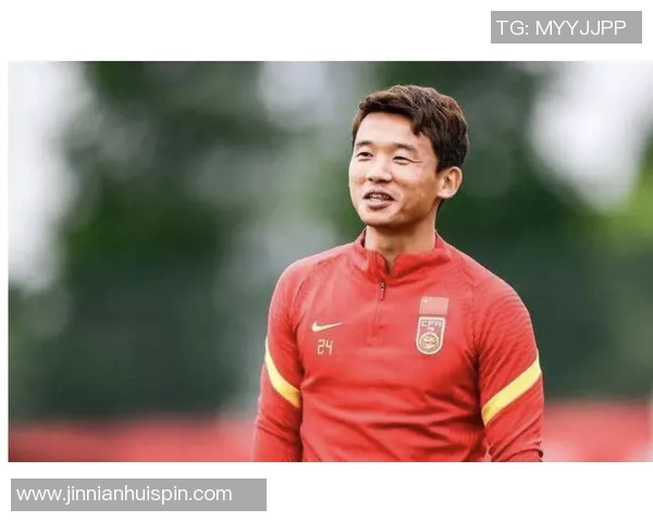 瓦科亲自为克雷桑剪胡子社媒晒照引发球迷热议